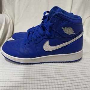 Size 5.5 - Air Jordan 1 Retro OG High
Hyper Royal